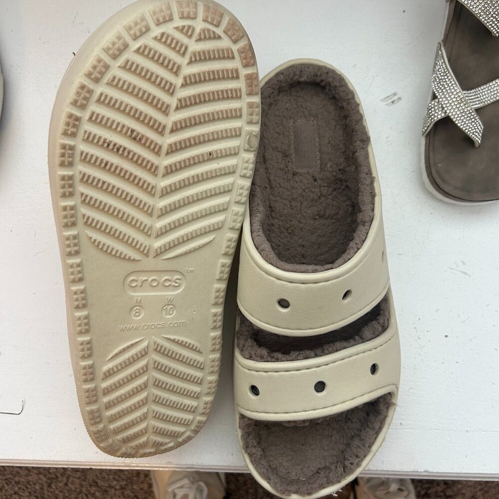 Women’s Crocs sandals with fur